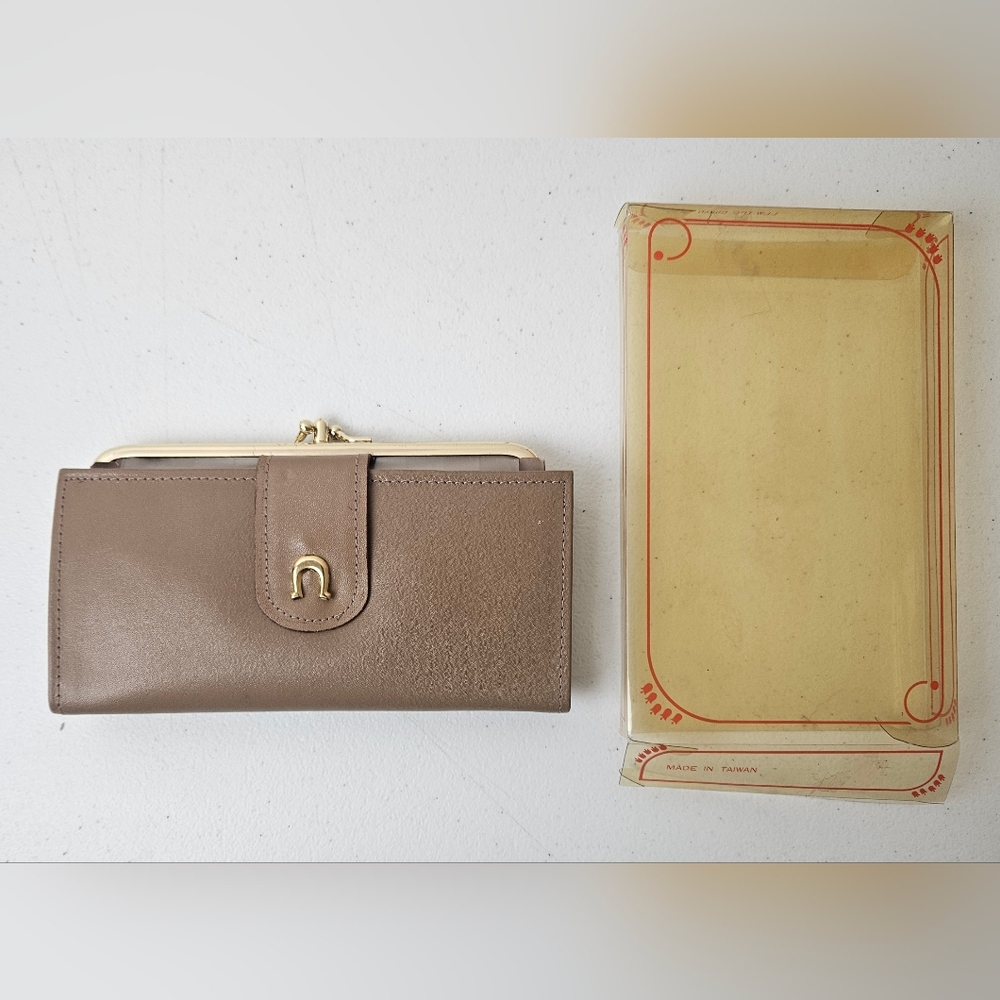 Vintage Cowhide Leather Wallet Horseshoe Snap Closure Made in Taiwan 70s 80s